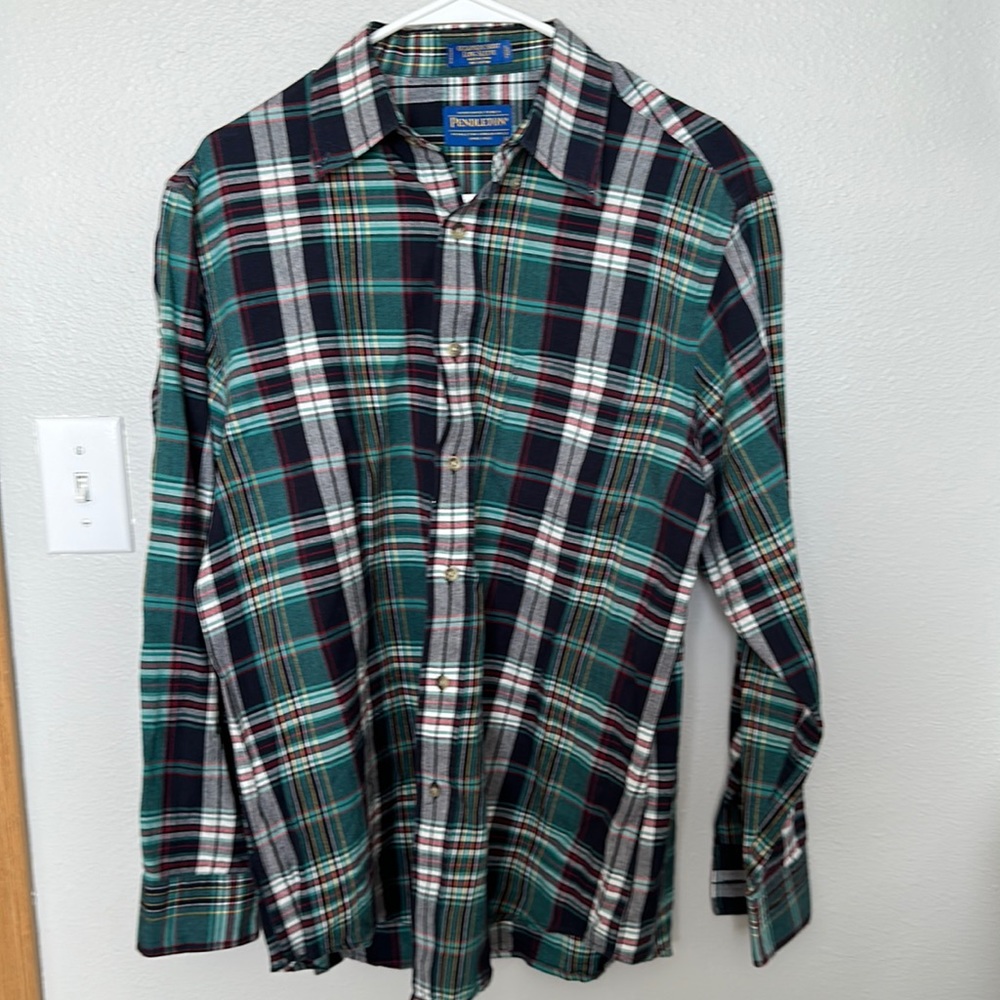 Pendleton Men’s  Oceanside long sleeve shirt. Size M
